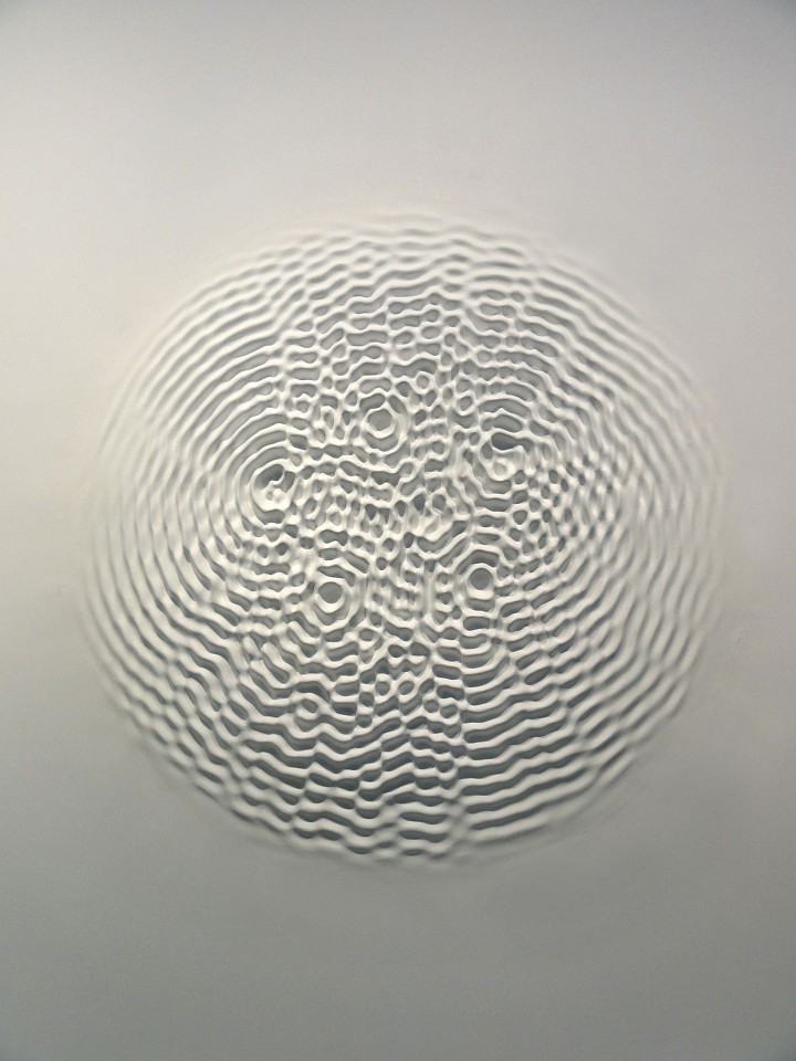 LORIS CECCHINI, Wallwave Vibrations (Asynchronous emotion), 2012
polyester resin , wall paint - Ed: 2/3, 86 5/8 in. (220 cm)
LC-C-0018